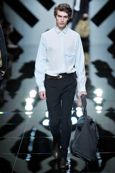 Look 18
